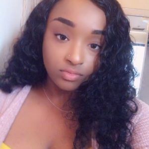 Meet your Posher, Alexis